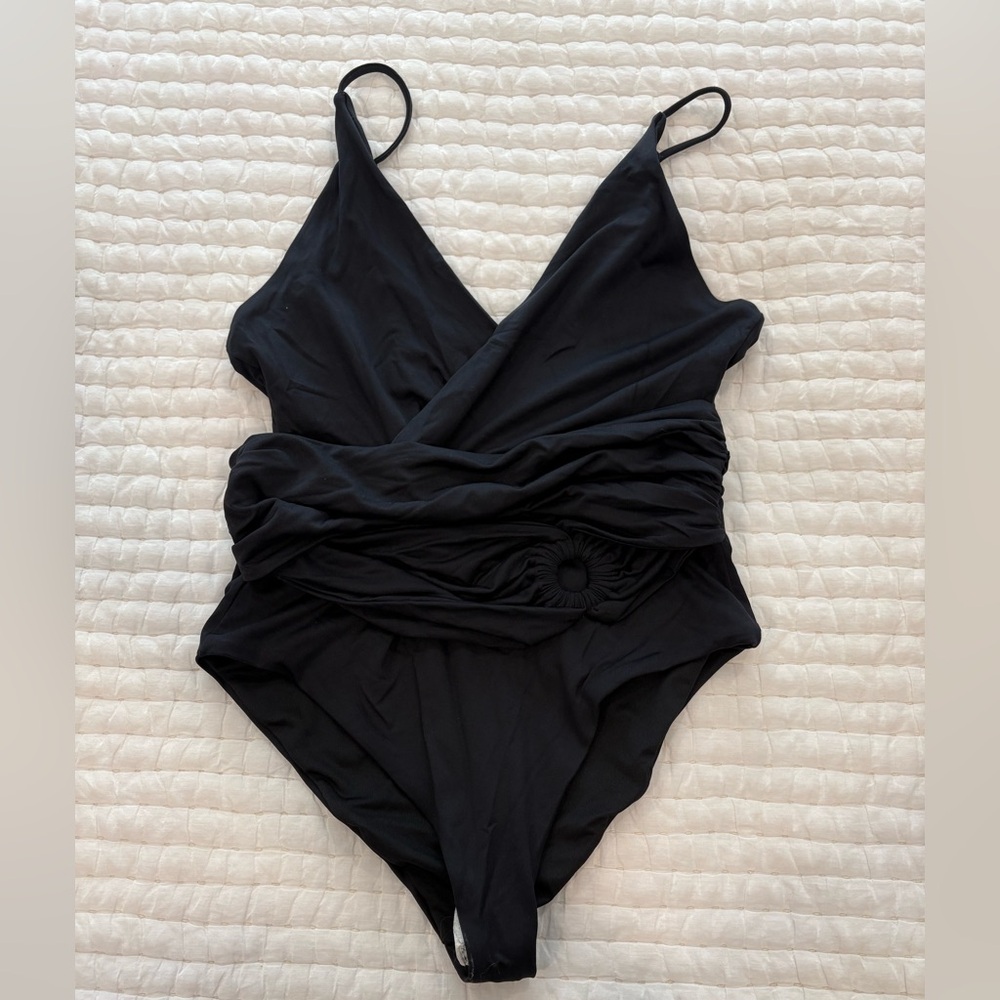 VENUS Classic Black Swimwear